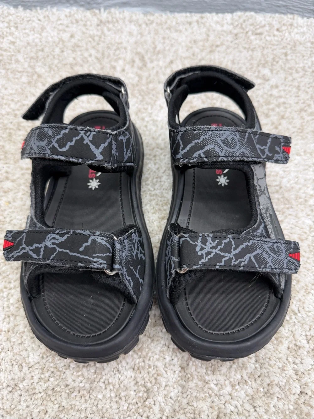 Stone Canyon Boys Harvey Outdoor Hook and Loop Closure Sandals Size 13.5